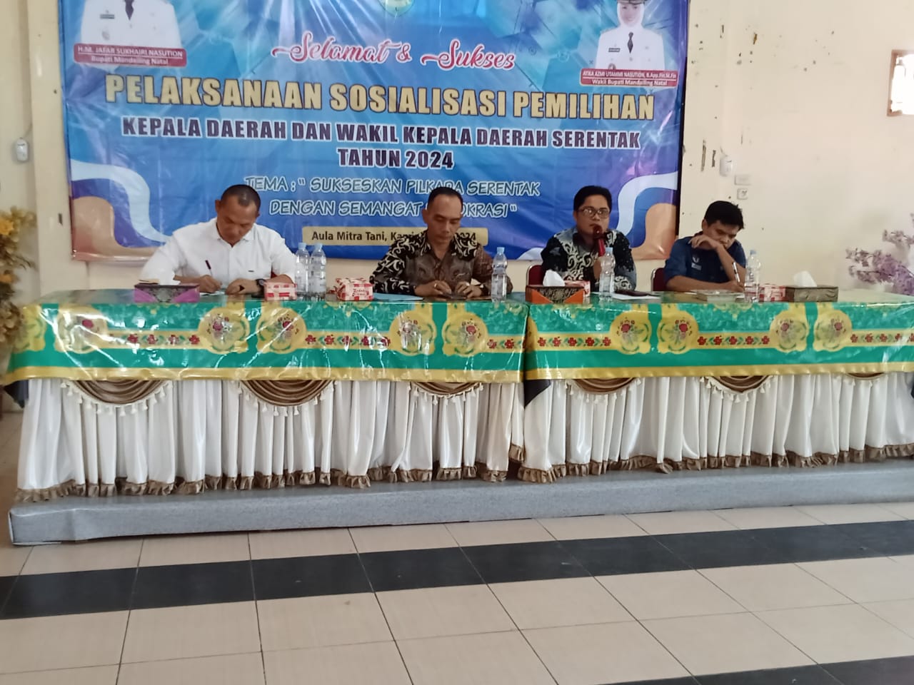 Kordiv HPS Bawaslu Madina menjadi narasumber pada kegiatan sosialisasi yang diselenggarakan kesbangpol Madina