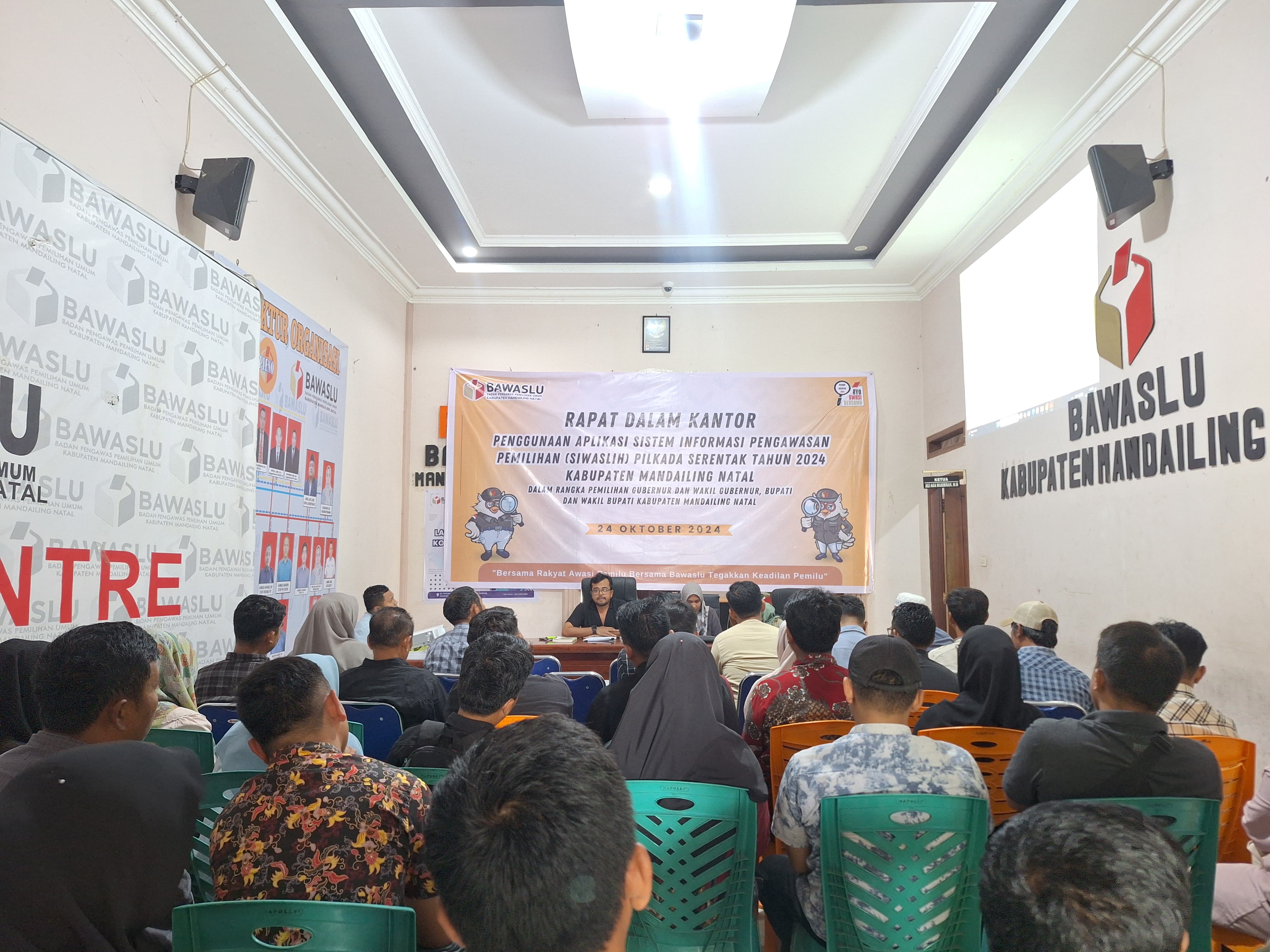 Bawaslu Madina Bekali Jajaran Dengan Sistem Aplikasi Pengawasan Pilkada