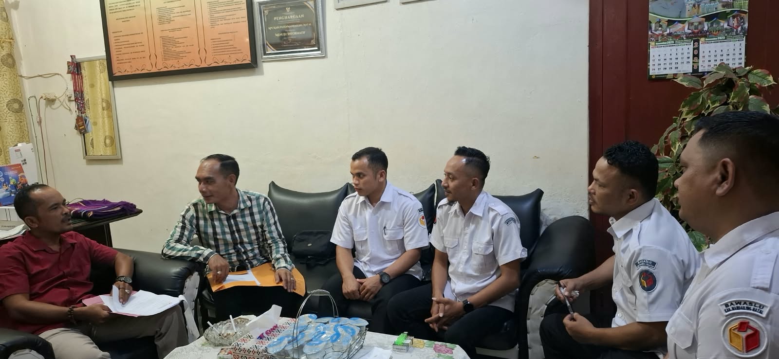 Bawaslu dan KPU Mandailing Natal Gelar Pertemuan Koordinasi